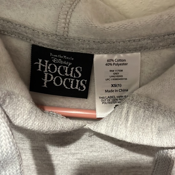 New with tags juniors Disney hocus pocus hoodie size xs - Picture 3 of 4